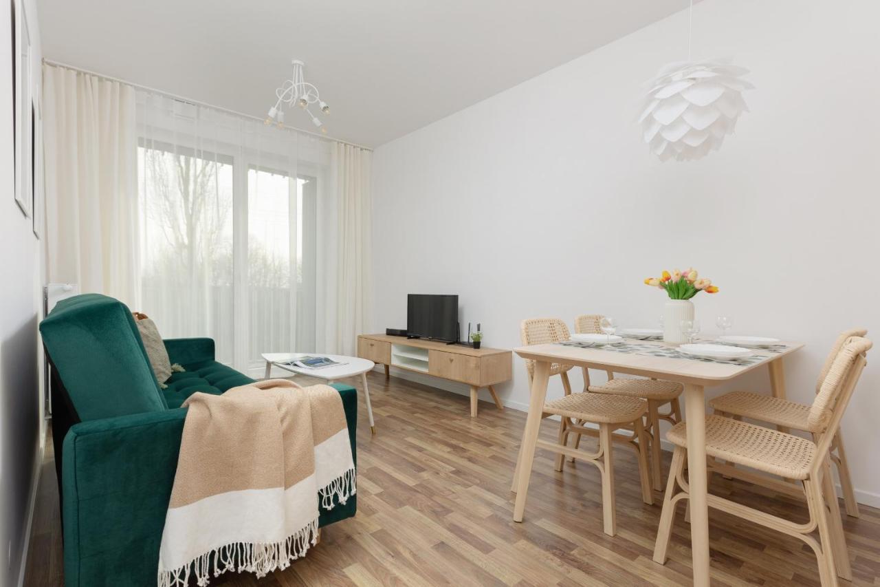 Stacja Wola Apartments With Parking By Noclegi Renters Warschau Buitenkant foto
