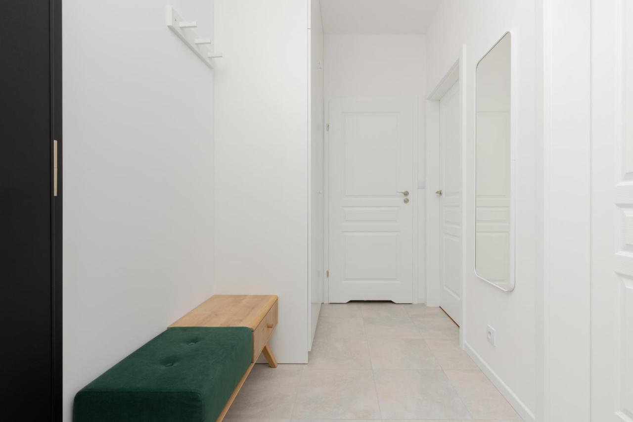 Stacja Wola Apartments With Parking By Noclegi Renters Warschau Buitenkant foto