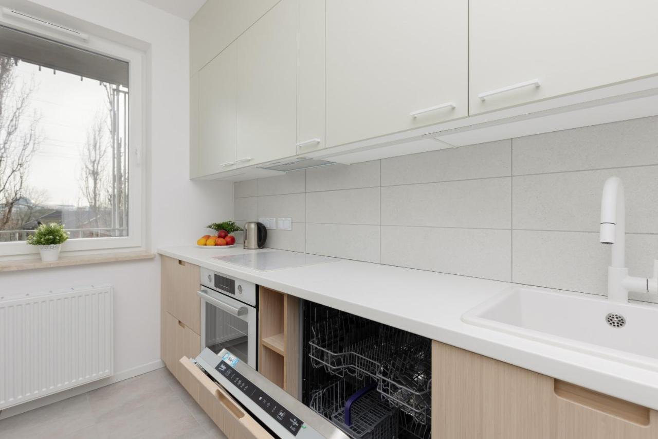 Stacja Wola Apartments With Parking By Noclegi Renters Warschau Buitenkant foto