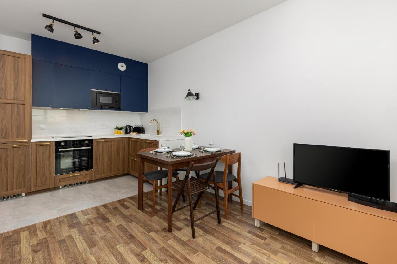 Stacja Wola Apartments With Parking By Noclegi Renters Warschau Buitenkant foto